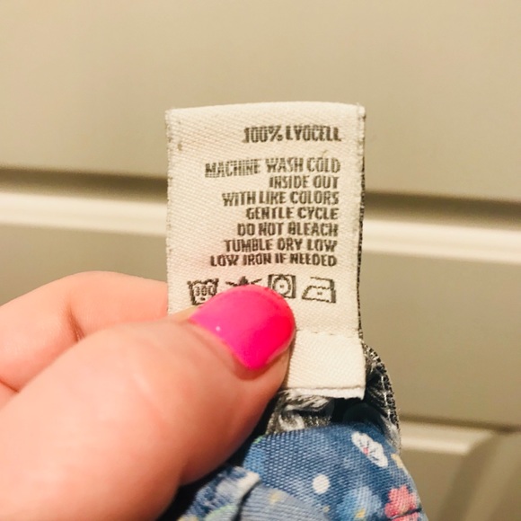 American Rag Floral 90s-Inspired Blue Floral Short - Picture 5 of 5